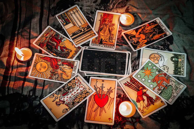 7-Tarot-Cards-That-Predict-your-Love-Life