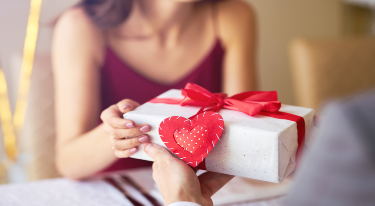 Valetines-day-Gift-for-her-in-2025